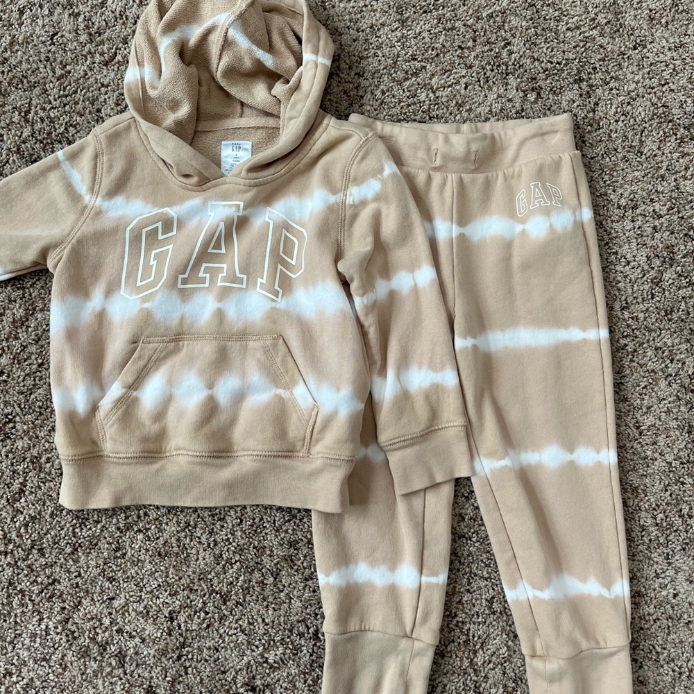 Gap 3T tan tie dye set